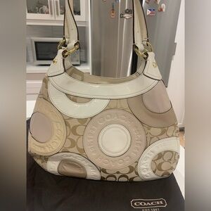 ✨ Preloved Coach Patchwork Signature Shoulder Bag with Gold Detail ✨